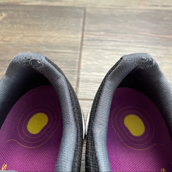 On Running Cloud 5, Women’s Size 6, Black/White, Pre-Owned 9/10 Condition - Picture 5 of 7